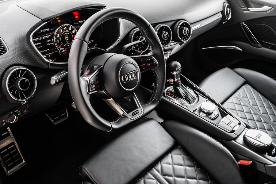 Интерьер Audi TTS Coupe (8S) 2016 года  (LA) (фото 13 из 13)